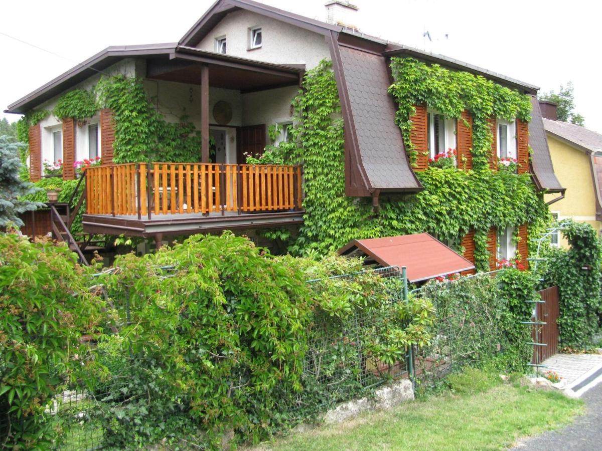 Modern Apartment In Carlsbad With Garden การ์โลวีวารี ภายนอก รูปภาพ