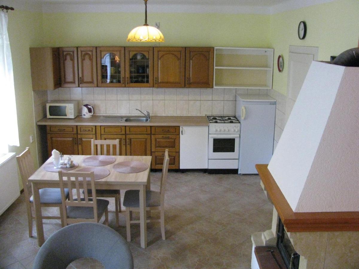 Modern Apartment In Carlsbad With Garden การ์โลวีวารี ภายนอก รูปภาพ
